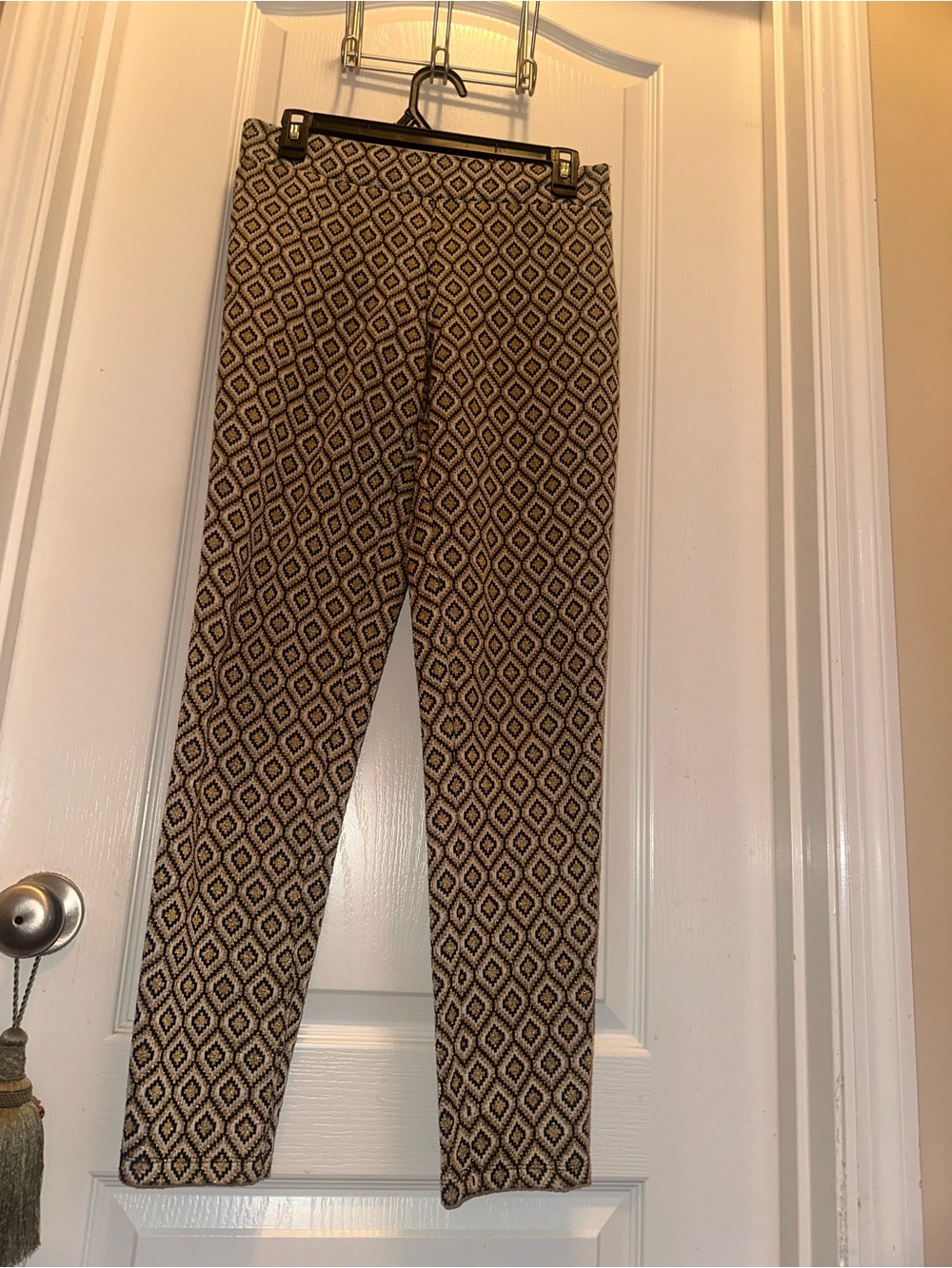 Melissa Paige Beige women’s and Black Diamond-Pattern Cropped Pants